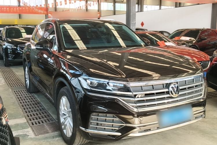 Used Volkswagen Touareg 2021 2.0 TSI Ruiyi Edition Front Right 45 Deg