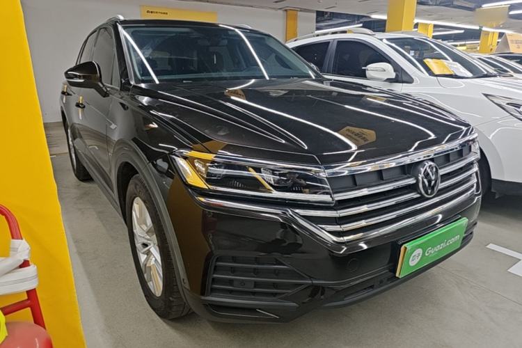 Used Volkswagen Touareg 2021 2.0 TSI Flagship Special Edition Front Right 45 Deg