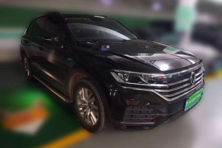 Used Volkswagen Touareg 2021 2.0 TSI Flagship Special Edition Front Right 45 Deg