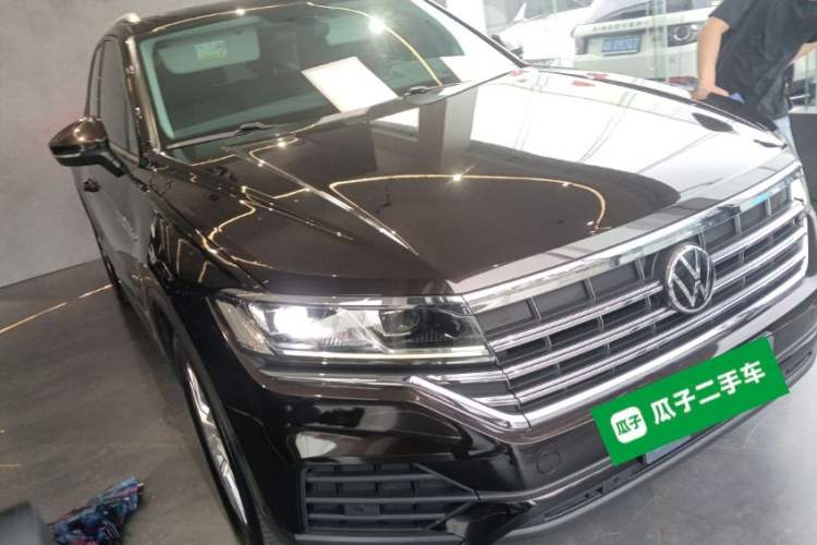 Used Volkswagen Touareg 2021 2.0 TSI Flagship Special Edition Front Right 45 Deg