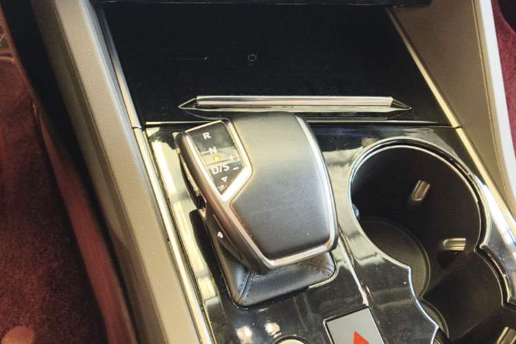 Used Volkswagen Touareg 2021 2.0 TSI Ruiyi Edition Gear Lever