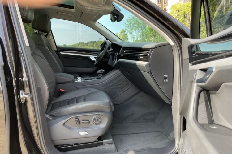 Used Volkswagen Touareg 2021 2.0 TSI Flagship Special Edition Interior 1