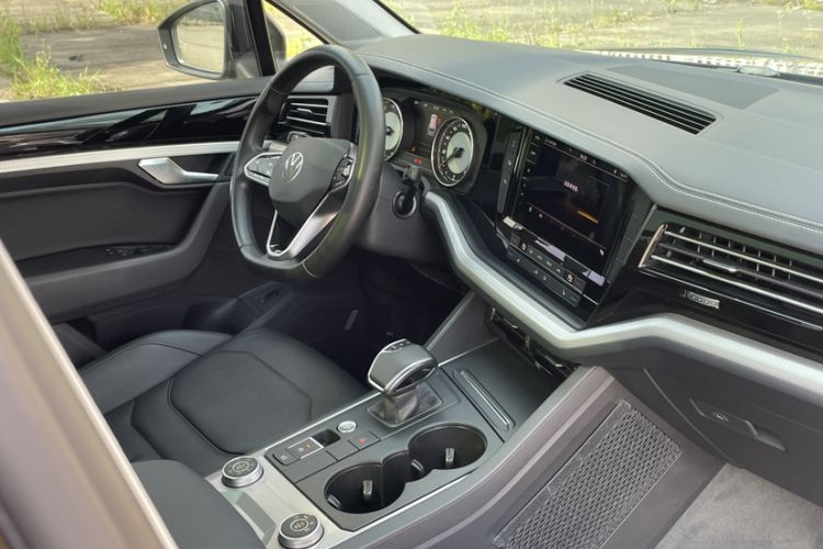 Used Volkswagen Touareg 2021 2.0 TSI Flagship Special Edition Interior 11