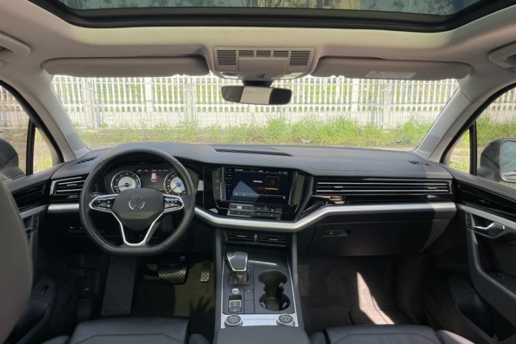 Used Volkswagen Touareg 2021 2.0 TSI Flagship Special Edition Interior 3