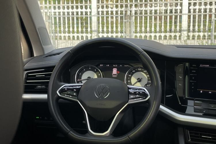 Used Volkswagen Touareg 2021 2.0 TSI Flagship Special Edition Interior 6