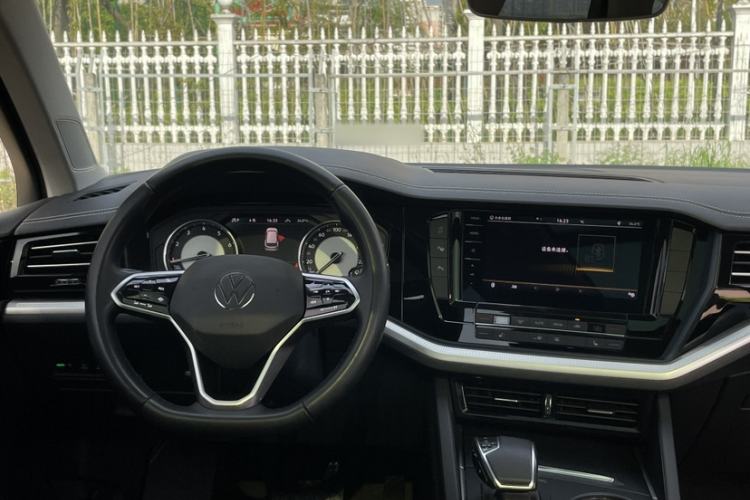 Used Volkswagen Touareg 2021 2.0 TSI Flagship Special Edition Interior 7