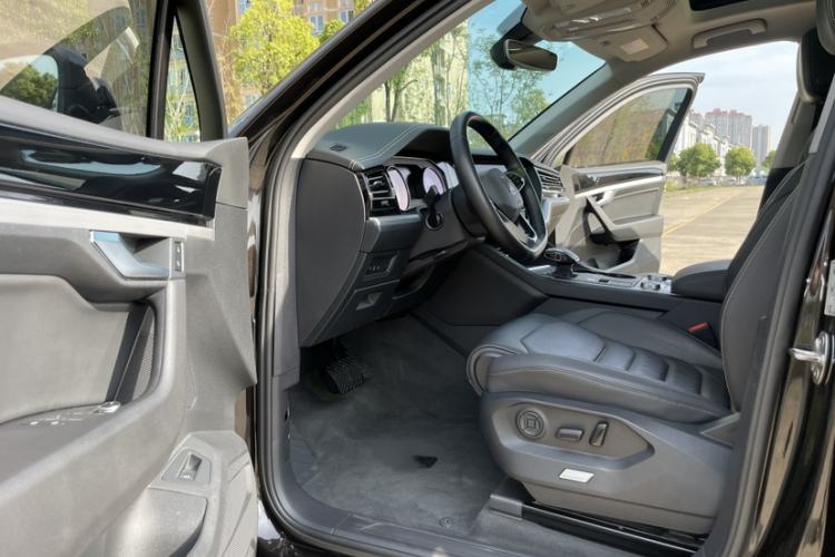 Used Volkswagen Touareg 2021 2.0 TSI Flagship Special Edition Interior 8