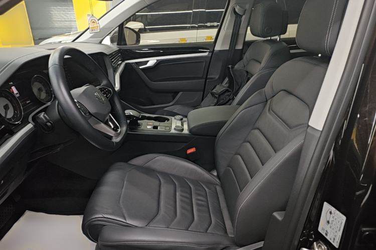 Used Volkswagen Touareg 2021 2.0 TSI Flagship Special Edition Left Front Seat