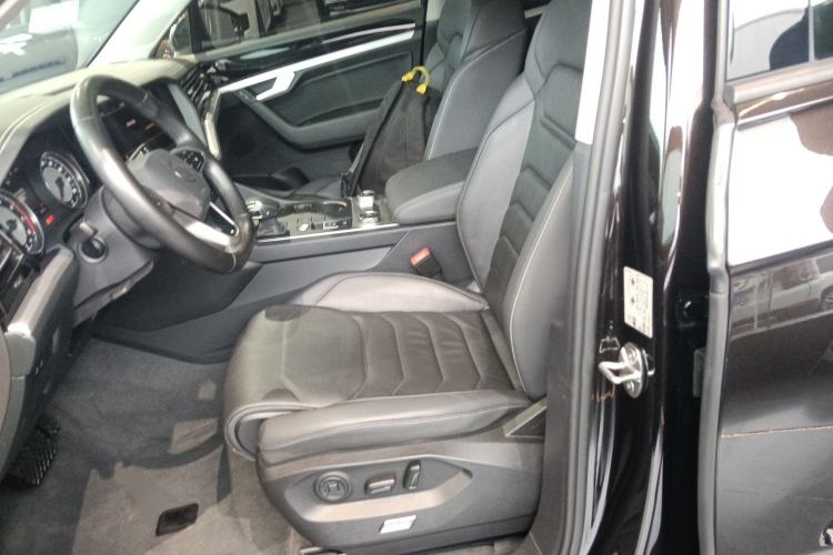 Used Volkswagen Touareg 2021 2.0 TSI Flagship Special Edition Left Front Seat