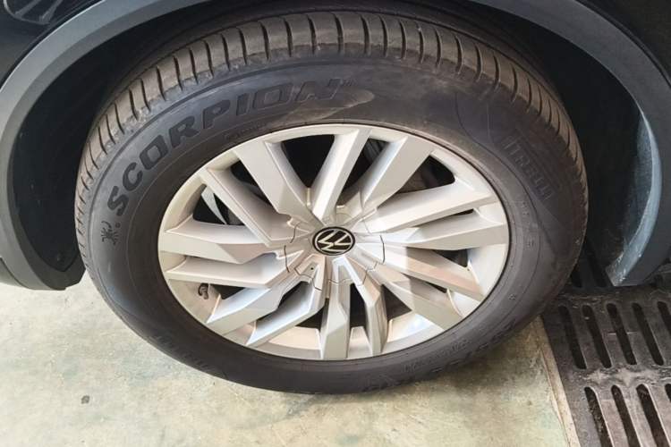 Used Volkswagen Touareg 2021 2.0 TSI Ruiyi Edition Left Front Wheel Hub