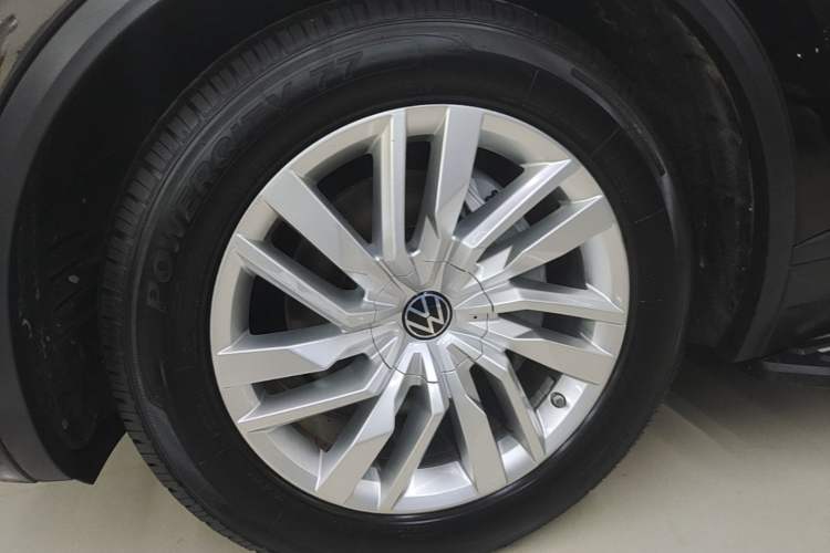 Used Volkswagen Touareg 2021 2.0 TSI Flagship Special Edition Left Front Wheel Hub