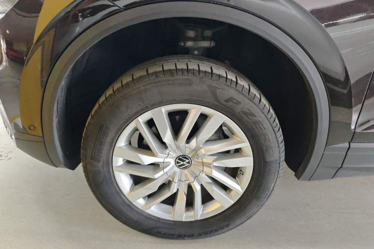 Used Volkswagen Touareg 2021 2.0 TSI Flagship Special Edition Left Front Wheel Hub