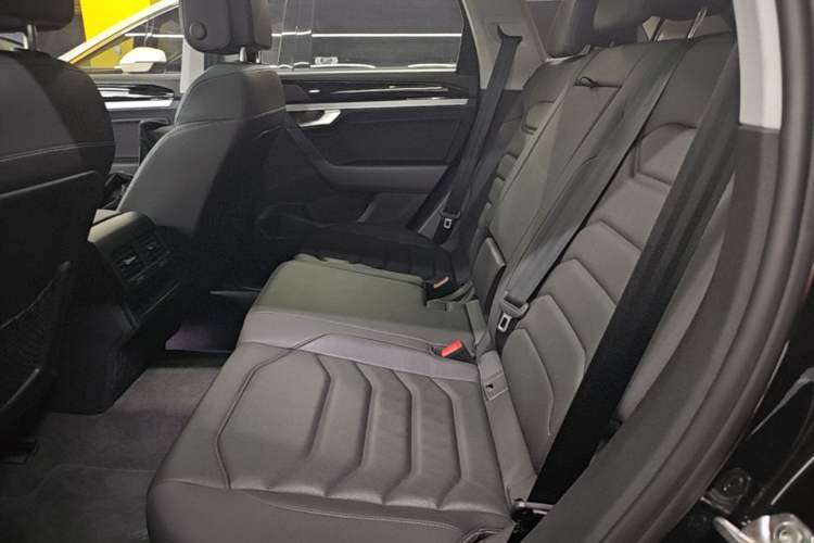 Used Volkswagen Touareg 2021 2.0 TSI Flagship Special Edition Left Rear Seat