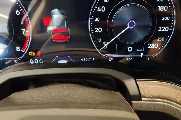 Used Volkswagen Touareg 2021 3.0 TSI Prestige Edition Classic Sport Package Odometer Close Up