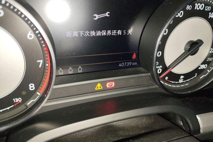 Used Volkswagen Touareg 2021 2.0 TSI Flagship Special Edition Odometer Close Up