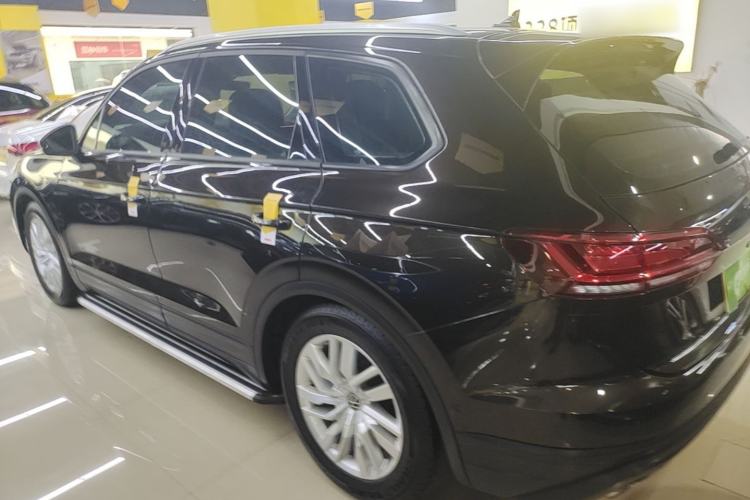 Used Volkswagen Touareg 2021 2.0 TSI Flagship Special Edition Rear Left 45 Deg