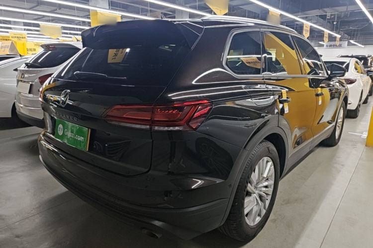 Used Volkswagen Touareg 2021 2.0 TSI Flagship Special Edition Rear Right 45 Deg