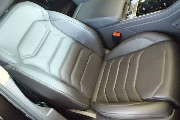Used Volkswagen Touareg 2021 2.0 TSI Ruiyi Edition Right Front Seat