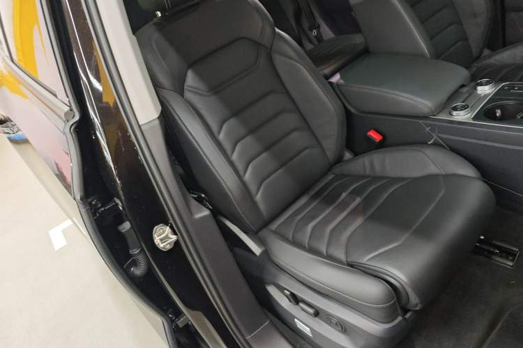 Used Volkswagen Touareg 2021 2.0 TSI Flagship Special Edition Right Front Seat
