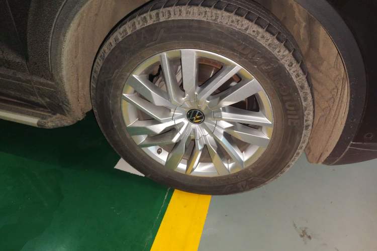 Used Volkswagen Touareg 2021 2.0 TSI Flagship Special Edition Right Front Wheel Hub