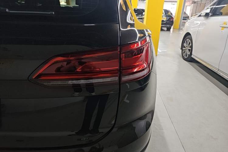 Used Volkswagen Touareg 2021 2.0 TSI Flagship Special Edition Right Rear Taillight