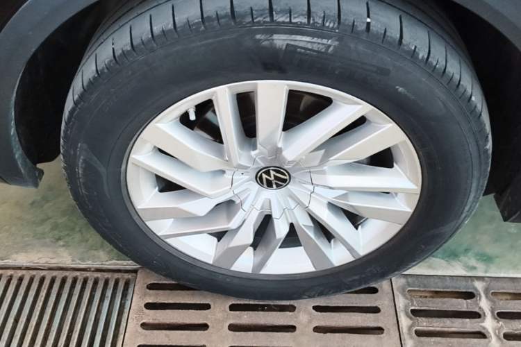 Used Volkswagen Touareg 2021 2.0 TSI Ruiyi Edition Right Rear Wheel Hub