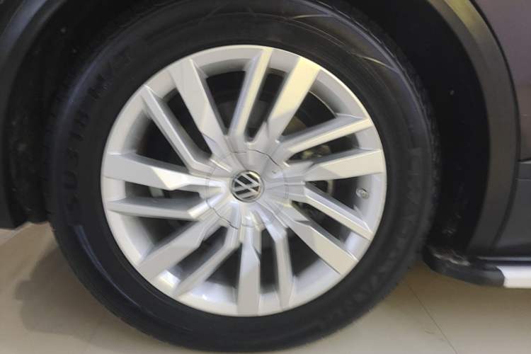 Used Volkswagen Touareg 2021 2.0 TSI Flagship Special Edition Right Rear Wheel Hub