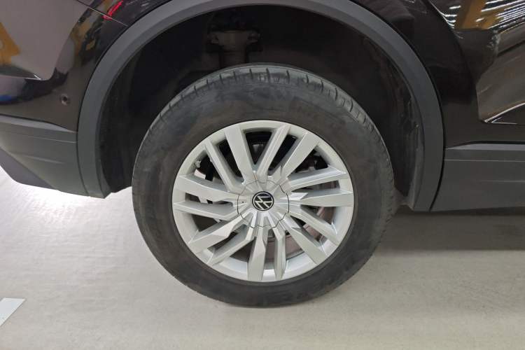 Used Volkswagen Touareg 2021 2.0 TSI Flagship Special Edition Right Rear Wheel Hub
