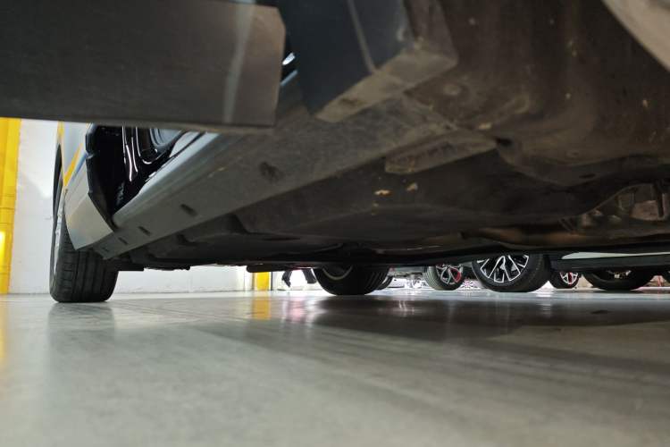 Used Volkswagen Touareg 2021 2.0 TSI Flagship Special Edition Right Side Sill