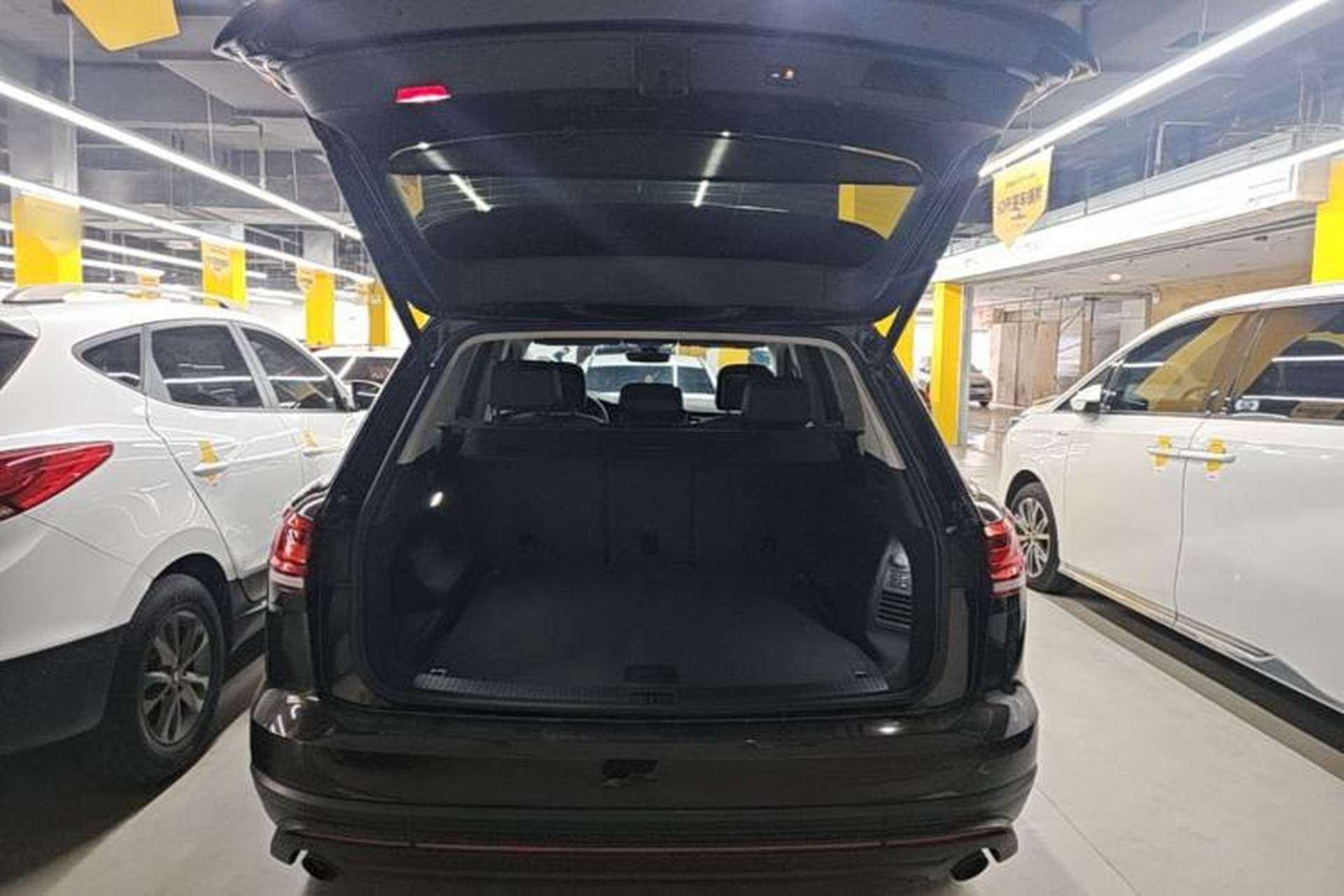 Used Volkswagen Touareg 2021 2.0 TSI Flagship Special Edition Trunk