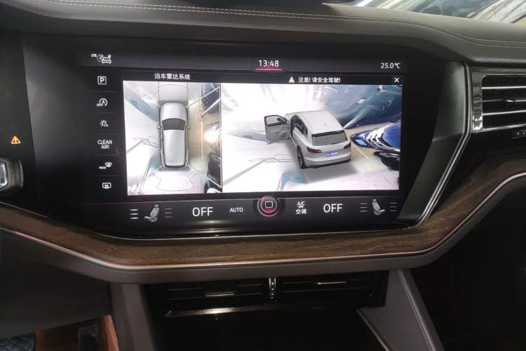 Used Volkswagen Touareg 2021 2.0 TSI Ruiyi Edition Audio And AC Panel