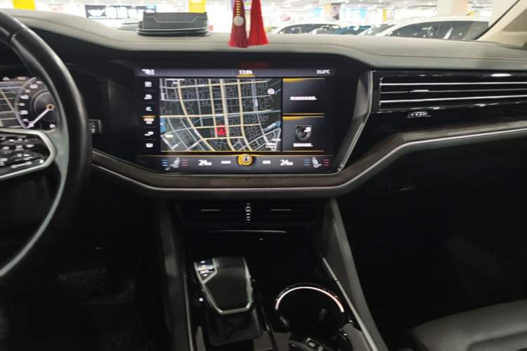Used Volkswagen Touareg 2021 2.0 TSI Ruiyi Edition Audio And AC Panel