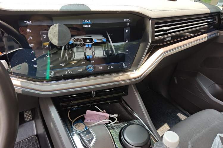 Used Volkswagen Touareg 2021 2.0 TSI Ruiyi Edition Audio And AC Panel