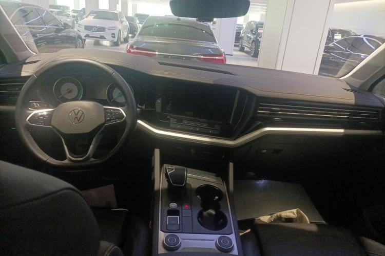 Used Volkswagen Touareg 2021 2.0 TSI Flagship Special Edition Center Console