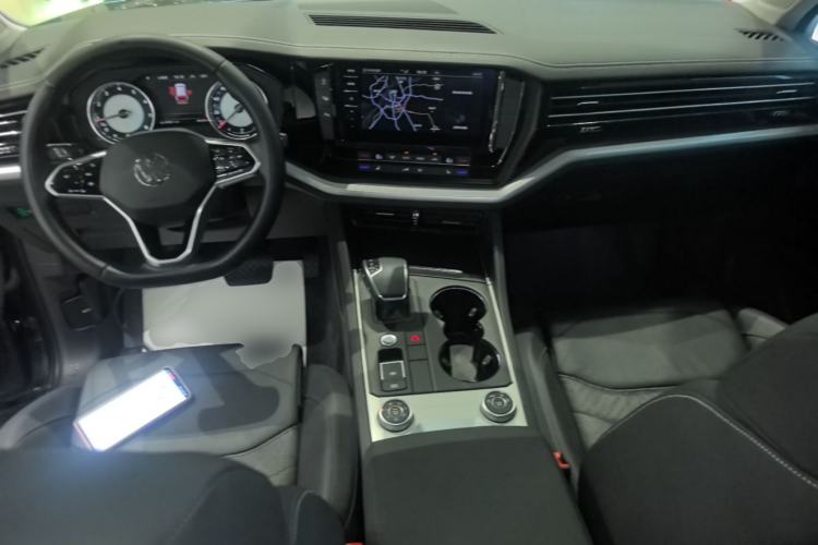 Used Volkswagen Touareg 2021 2.0 TSI Flagship Special Edition Center Console