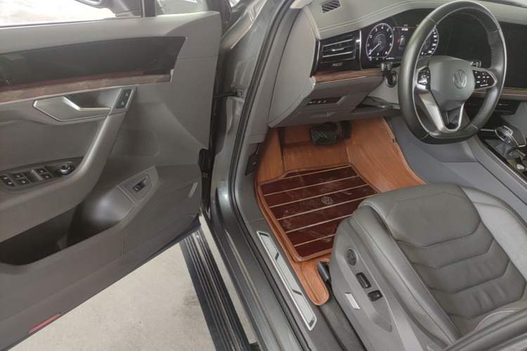 Used Volkswagen Touareg 2021 2.0 TSI Ruiyi Edition Driver Seat