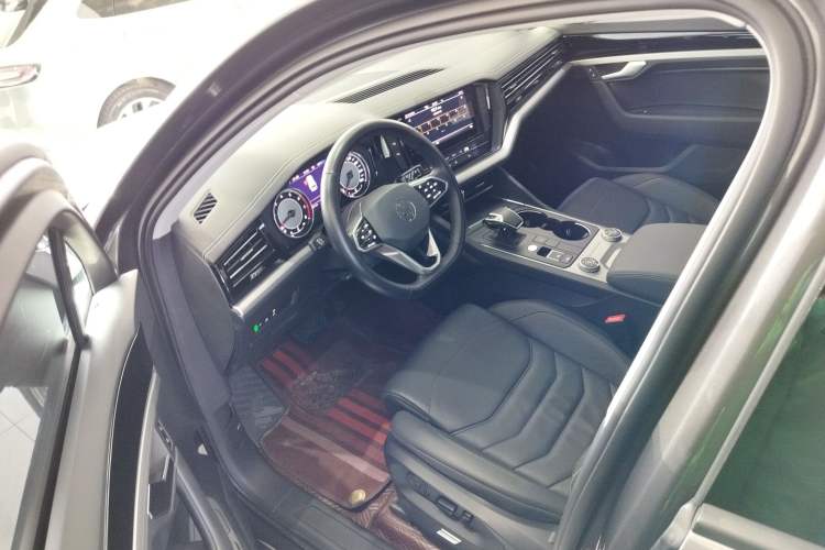 Used Volkswagen Touareg 2021 2.0 TSI Flagship Special Edition Driver Seat