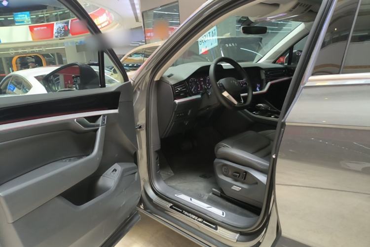 Used Volkswagen Touareg 2021 2.0 TSI Ruiyi Edition Driver Seat