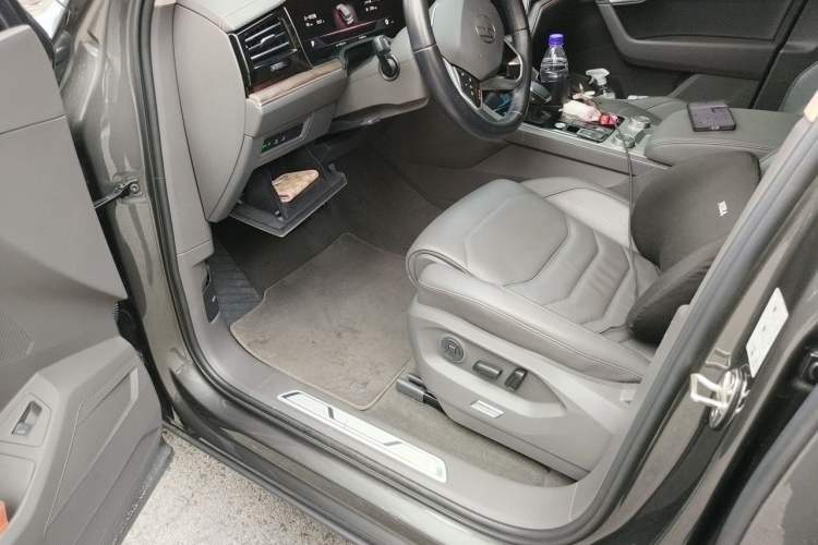 Used Volkswagen Touareg 2021 3.0 TSI Luxury Edition Black Diamond Sport Package Driver Seat