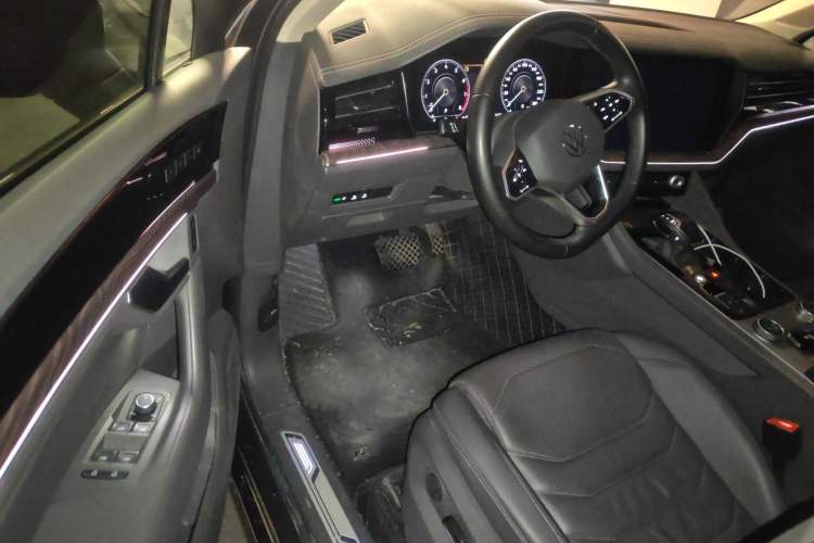 Used Volkswagen Touareg 2021 3.0 TSI Luxury Edition Black Diamond Sport Package Driver Seat