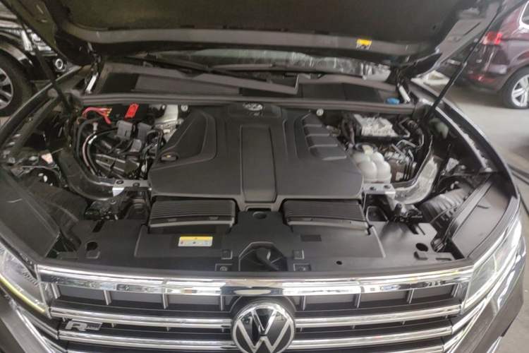 Used Volkswagen Touareg 2021 2.0 TSI Ruiyi Edition Engine Bay