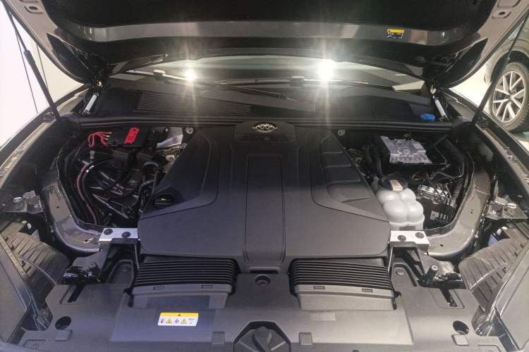 Used Volkswagen Touareg 2021 2.0 TSI Flagship Special Edition Engine Bay