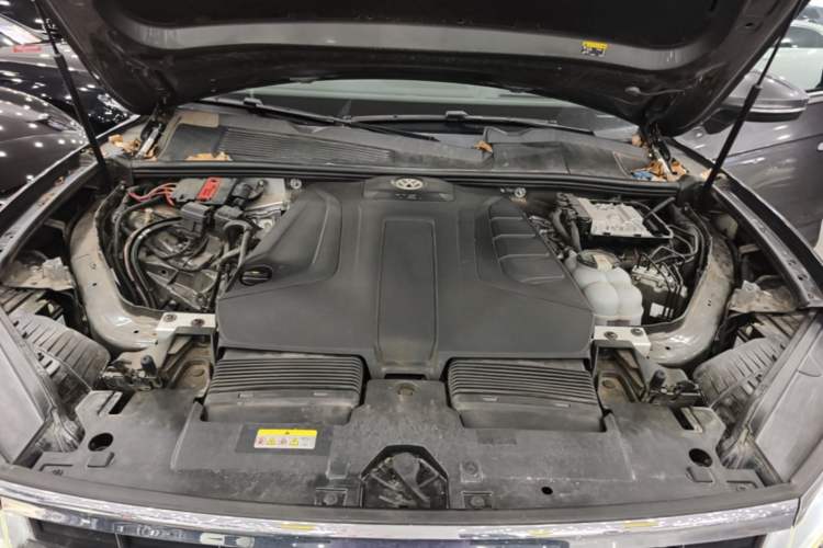 Used Volkswagen Touareg 2021 2.0 TSI Ruiyi Edition Engine Bay
