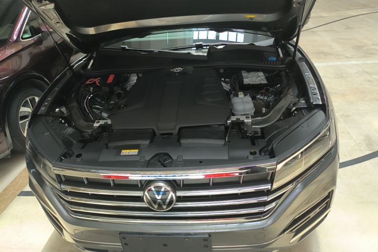 Used Volkswagen Touareg 2021 2.0 TSI Ruiyi Edition Engine Bay