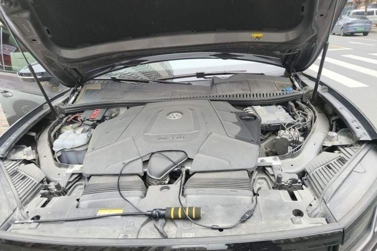 Used Volkswagen Touareg 2021 3.0 TSI Luxury Edition Black Diamond Sport Package Engine Bay