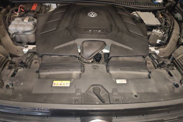 Used Volkswagen Touareg 2021 3.0 TSI Luxury Edition Black Diamond Sport Package Engine Bay