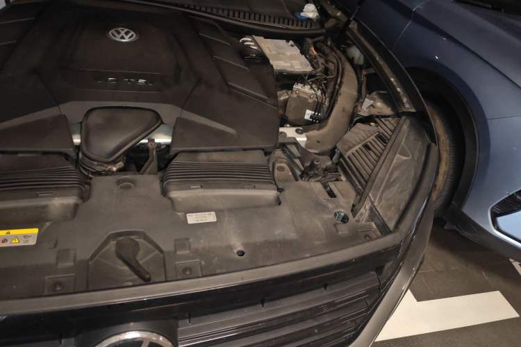 Used Volkswagen Touareg 2021 3.0 TSI Luxury Edition Black Diamond Sport Package Engine Bay Left
