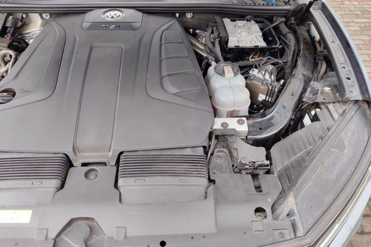Used Volkswagen Touareg 2021 2.0 TSI Ruiyi Edition Engine Bay Left