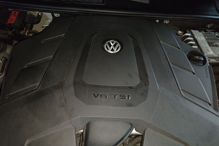 Used Volkswagen Touareg 2021 3.0 TSI Prestige Edition Engine Bay