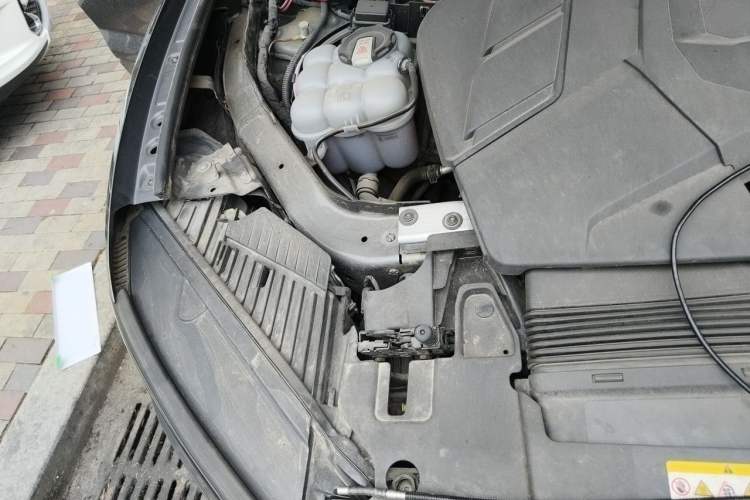 Used Volkswagen Touareg 2021 3.0 TSI Luxury Edition Black Diamond Sport Package Engine Bay Right